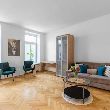 Urban Oasis Near Park And Center Apartmán *