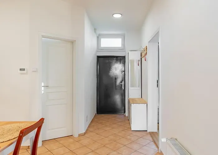 Urban Oasis Near Park And Center